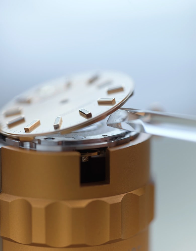 rolex servicing procedure 2234 rolex sav corporate 19 eclatement enlevement du cadran v2 portrait min