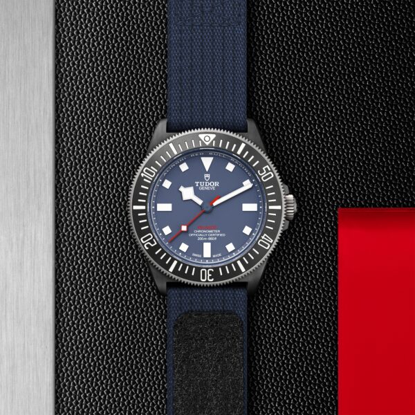 m25707kn 0001 flatlay std