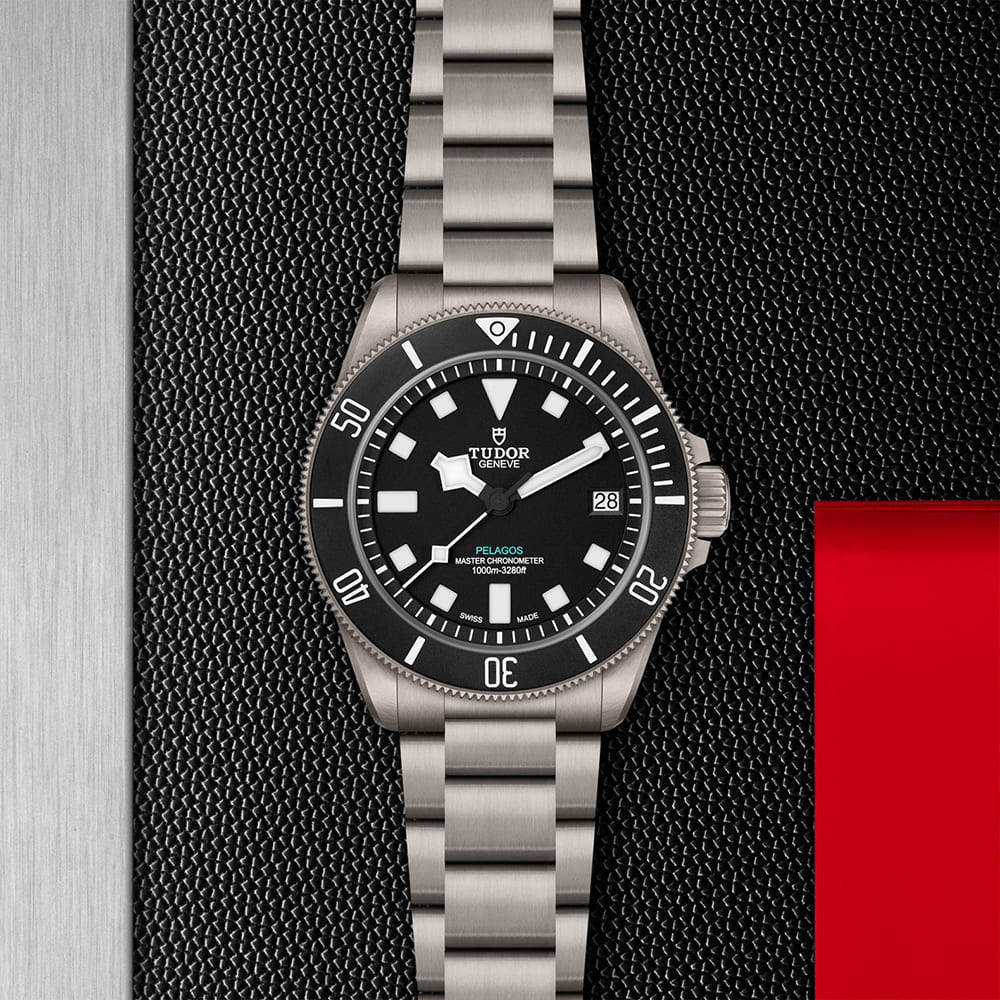 Pelagos Ultra 1 m2543c1a7nu 0001 flatlay std